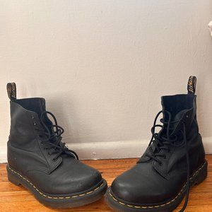 Dr. Martens- 1460 Women's Pascal Virginia Leather Boots